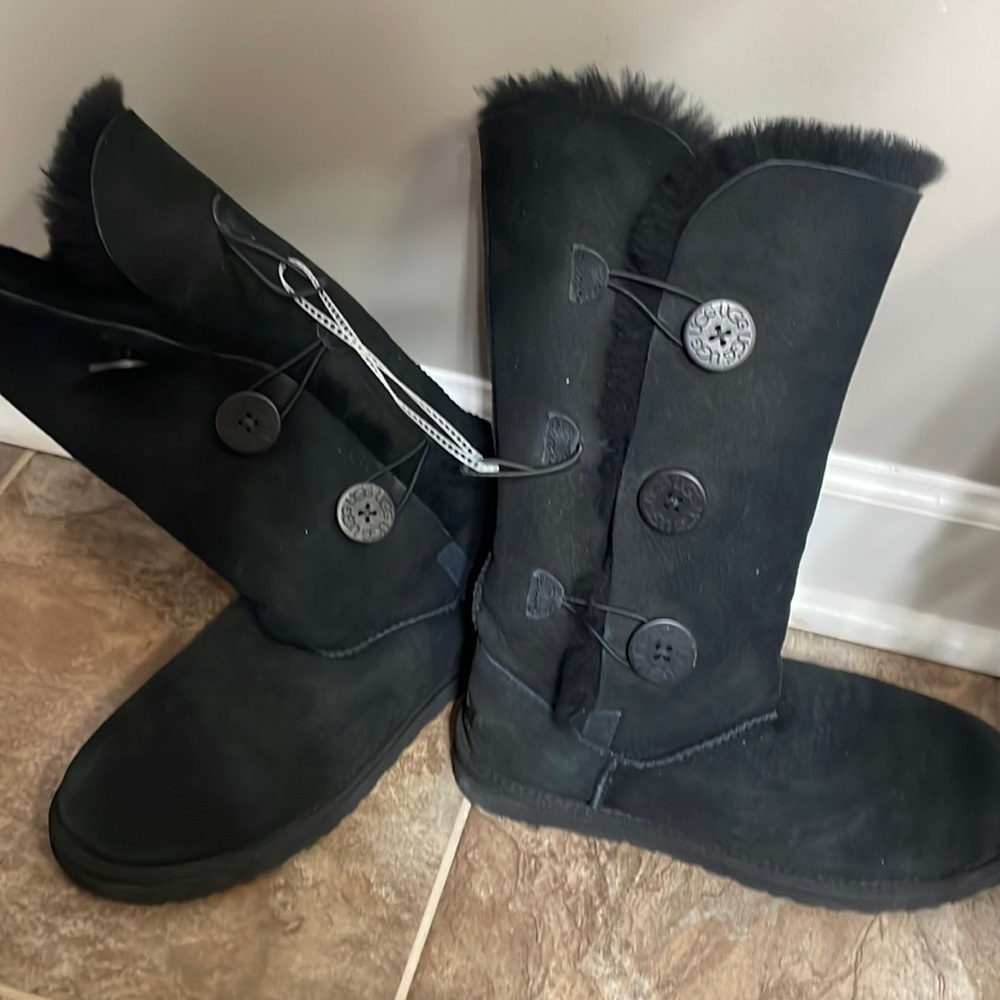 NWT Black 3 Button Ugg Boots